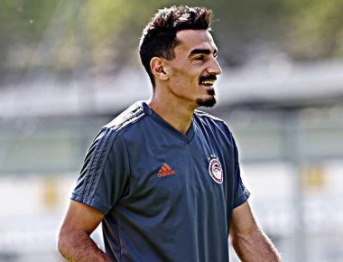 Λάζαρος Χριστοδουλόπουλος: Τραγούδησε ξανά τον ύμνο του Ολυμπιακού (βίντεο)